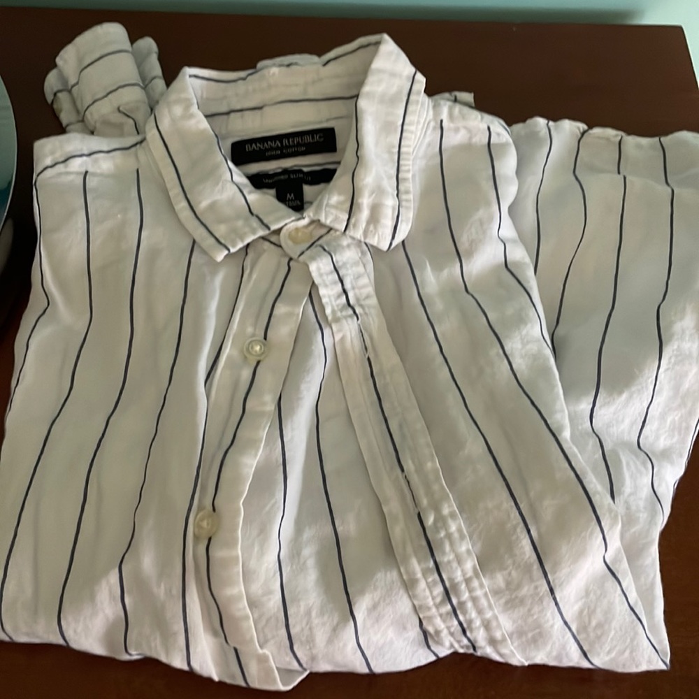 MENS’ BANANA REPUBLIC CASUAL BUTTON-DOWN SHIRT